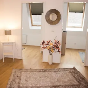 https://sunny-cozy-penthouse-with-terrace-dg3-qs12.vienna-besthotels.com